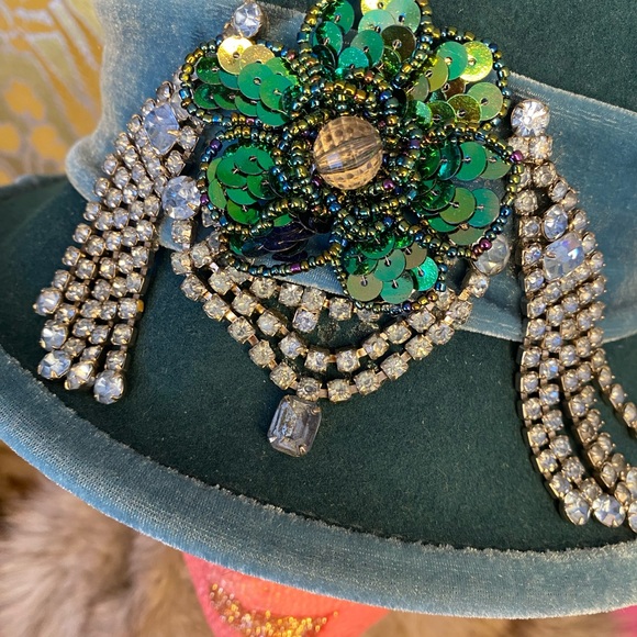 VINTAGE AUGUST - Elegant Turquoise 100% Wool Hat with Crystal Embellishments